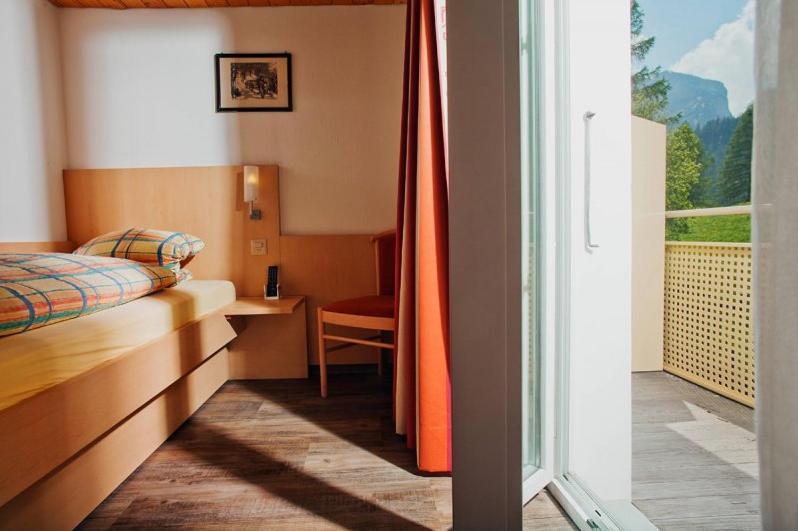 Hotel Des Alpes Kandersteg Bilik gambar